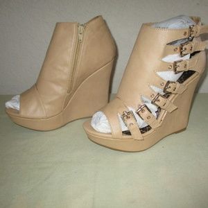 WILD DIVA 7 Buckle with Zipper Wedges  Sz8